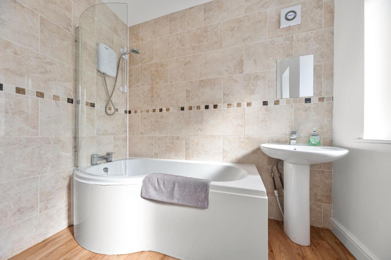 Exclusive House For Contractors And Families Bradford (West Yorkshire)